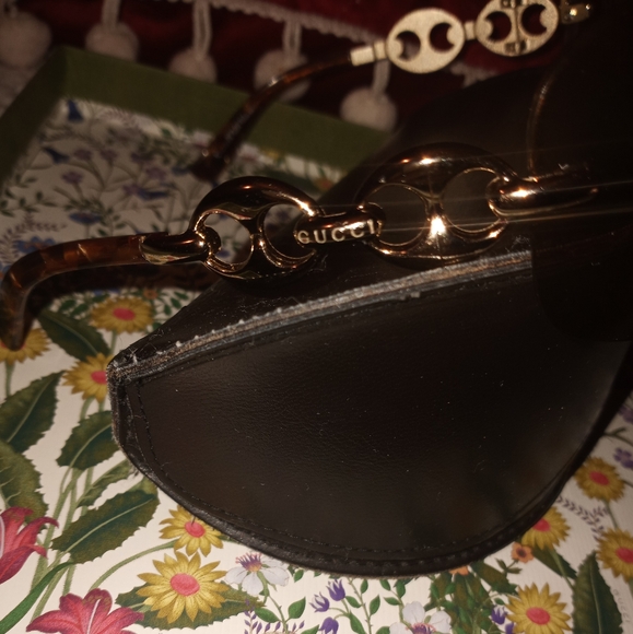 *Authentic Gucci Sunglasses w/Gold design on both sides - Picture 4 of 7